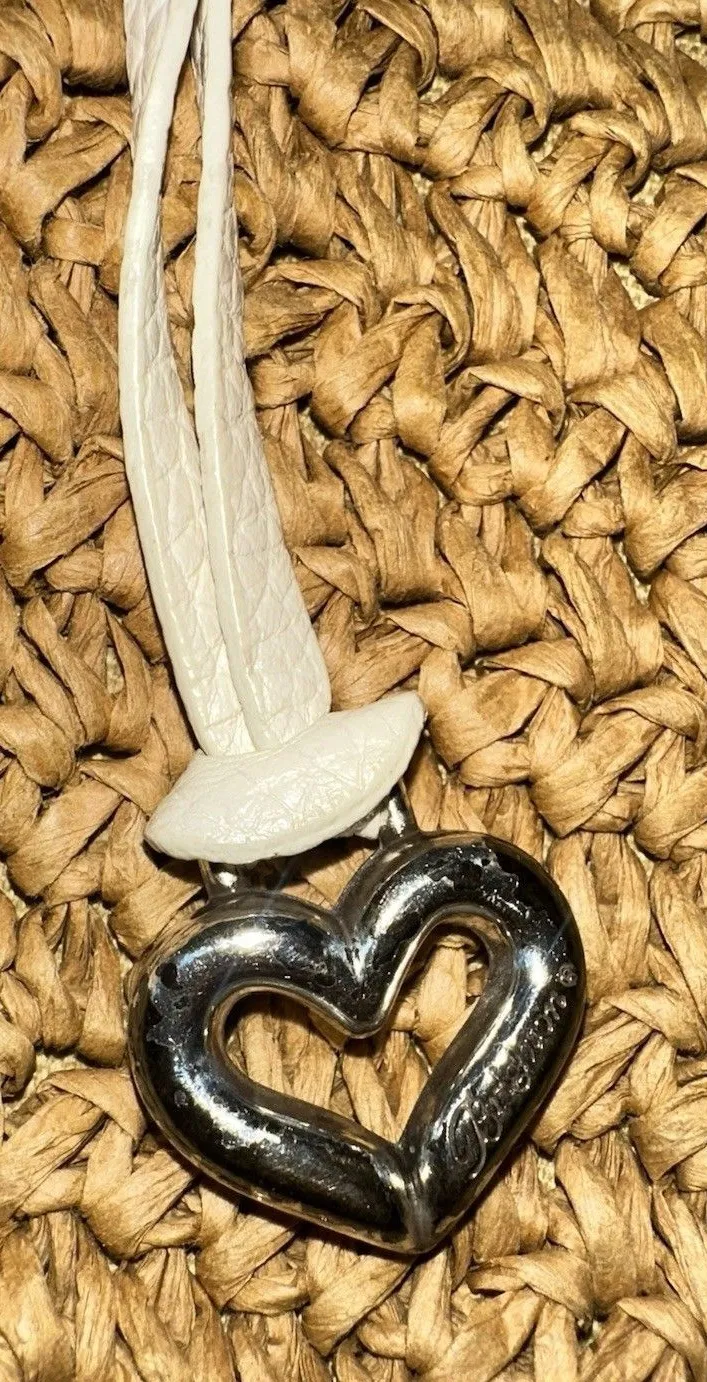 Brighton Woven Straw Shoulder Bag Yellow Patent Leather  Tote Heart Charm - Image 11