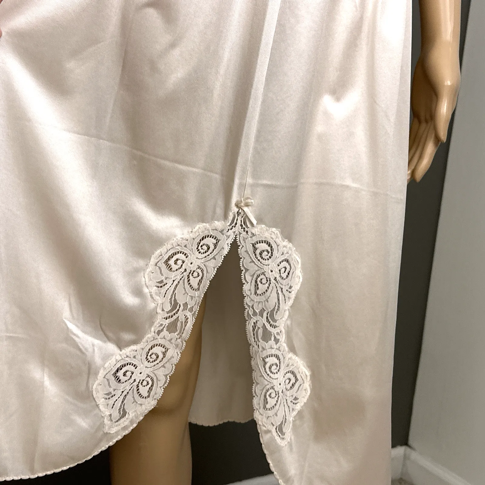 Vintage Bali Half Slip Skirt Plus Size 2X Walking Slit Lace USA Dusty Pink Beige - Image 3