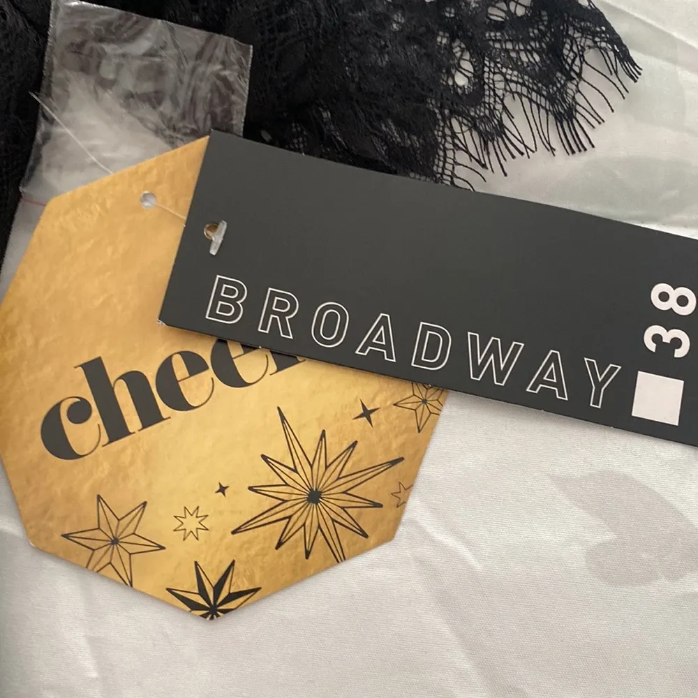 ELEGANT NEW WITH TAG BROADWAY TOP SIZE M🛍 Size M - Image 10