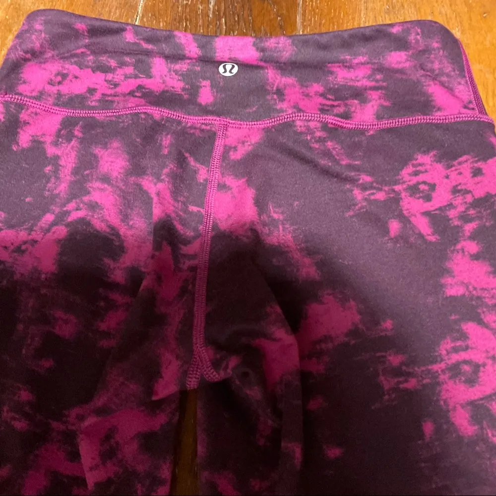 LULULEMON Size 4 Wunder Under Crop II Luon Breezie Regal Plum Black Gym - Image 8