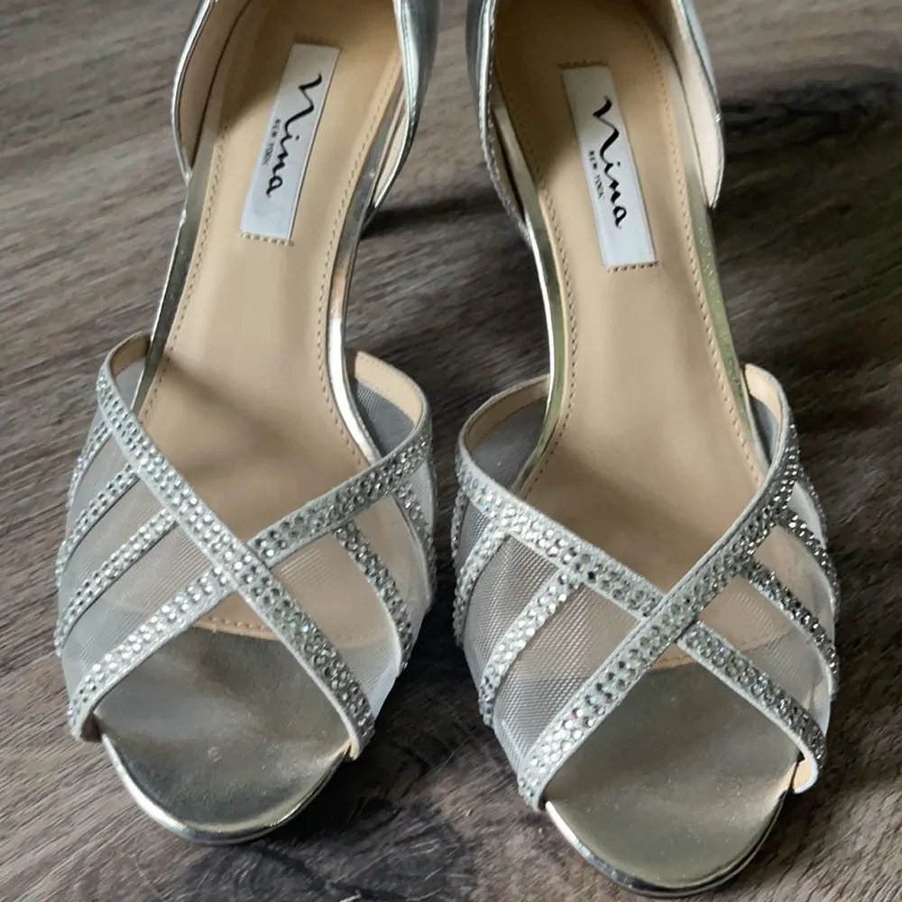 Nina NY Corita Silver Metallic Heels Size 8.5 Medium - Image 9