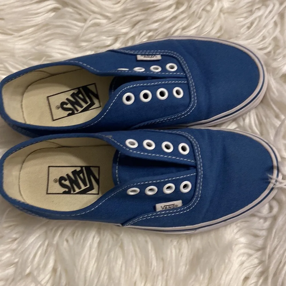 Vans size women’s 5 excellent condition never been worn color light blue - Image 9