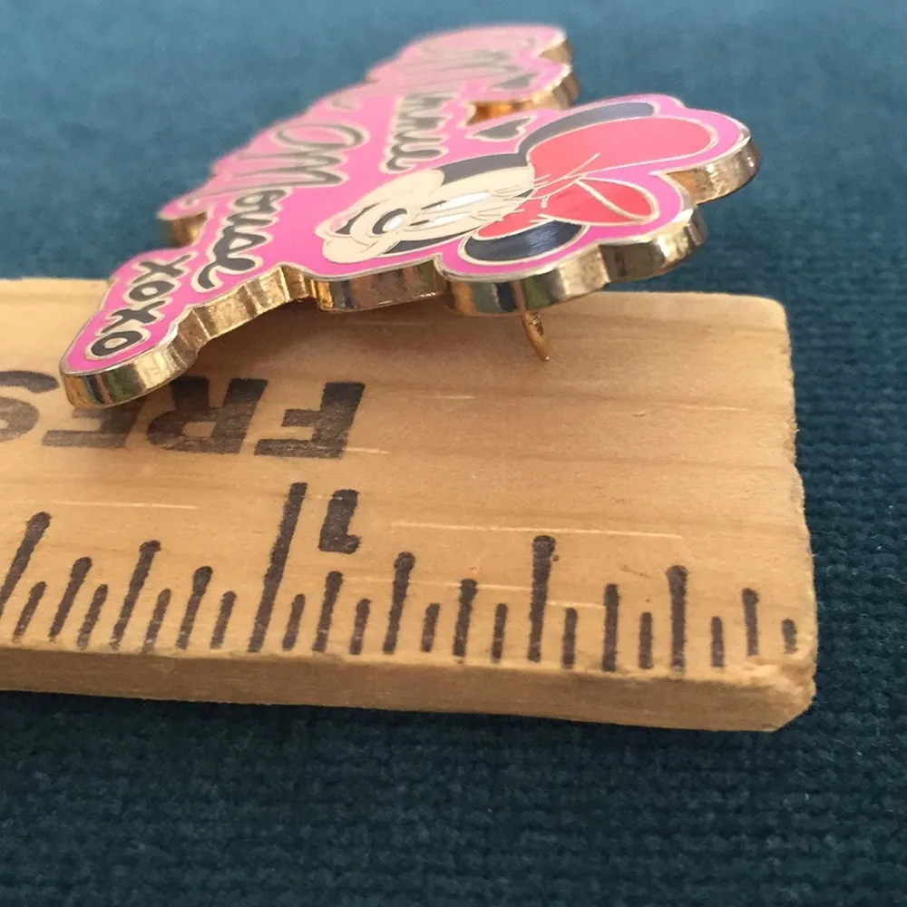 2008 Disney Minnie Mouse collectible trading pin - Image 4