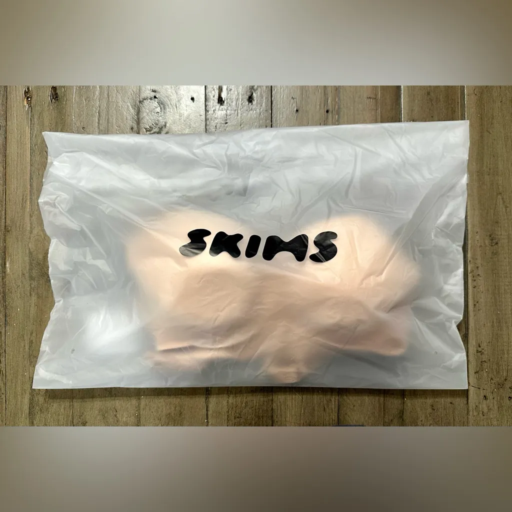 NWT SKIMS Smoothing Intimates Full Coverage Bra - Clay - 40D - Image 3