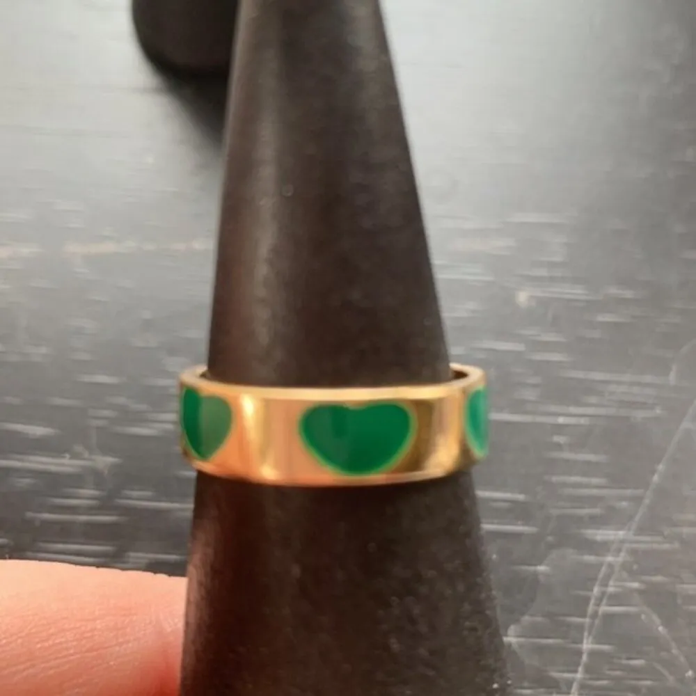 Set of 4 Green Heart Rings - Image 6