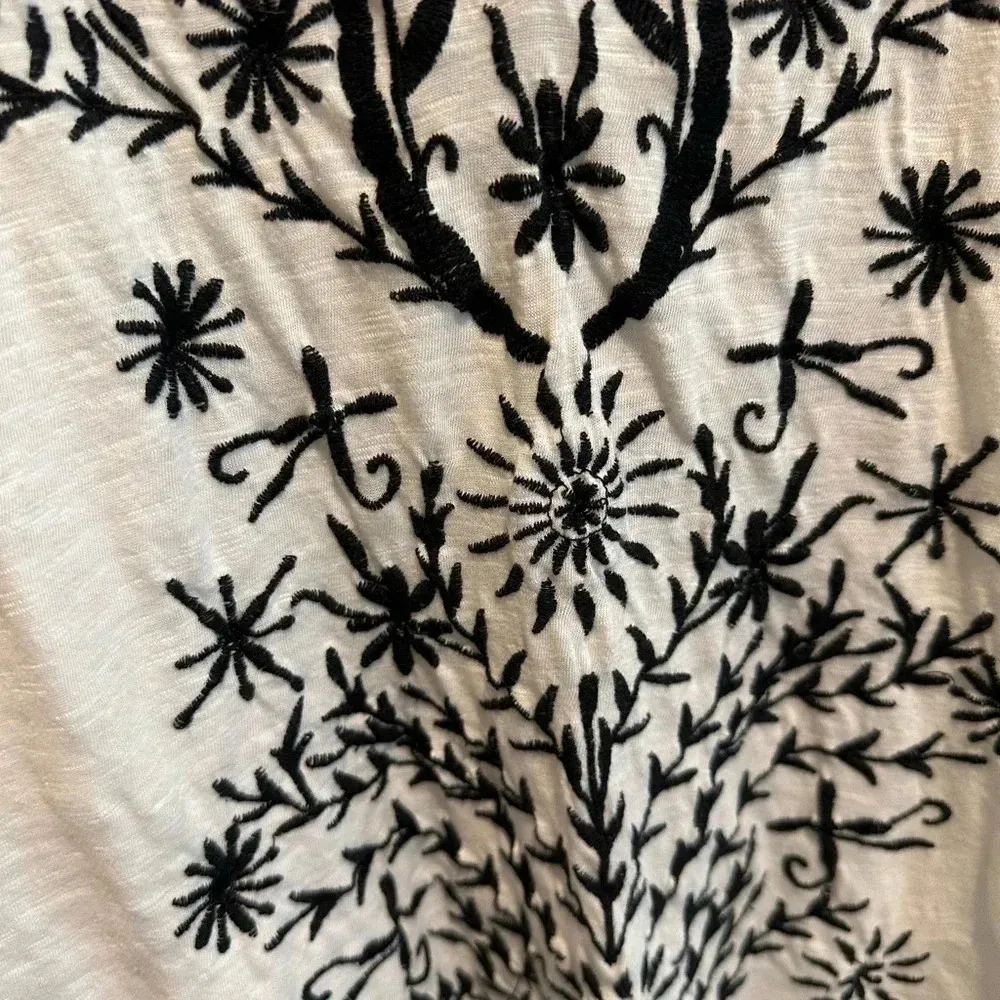 Size M Eden & Olivia Tank‎ Top - Image 3