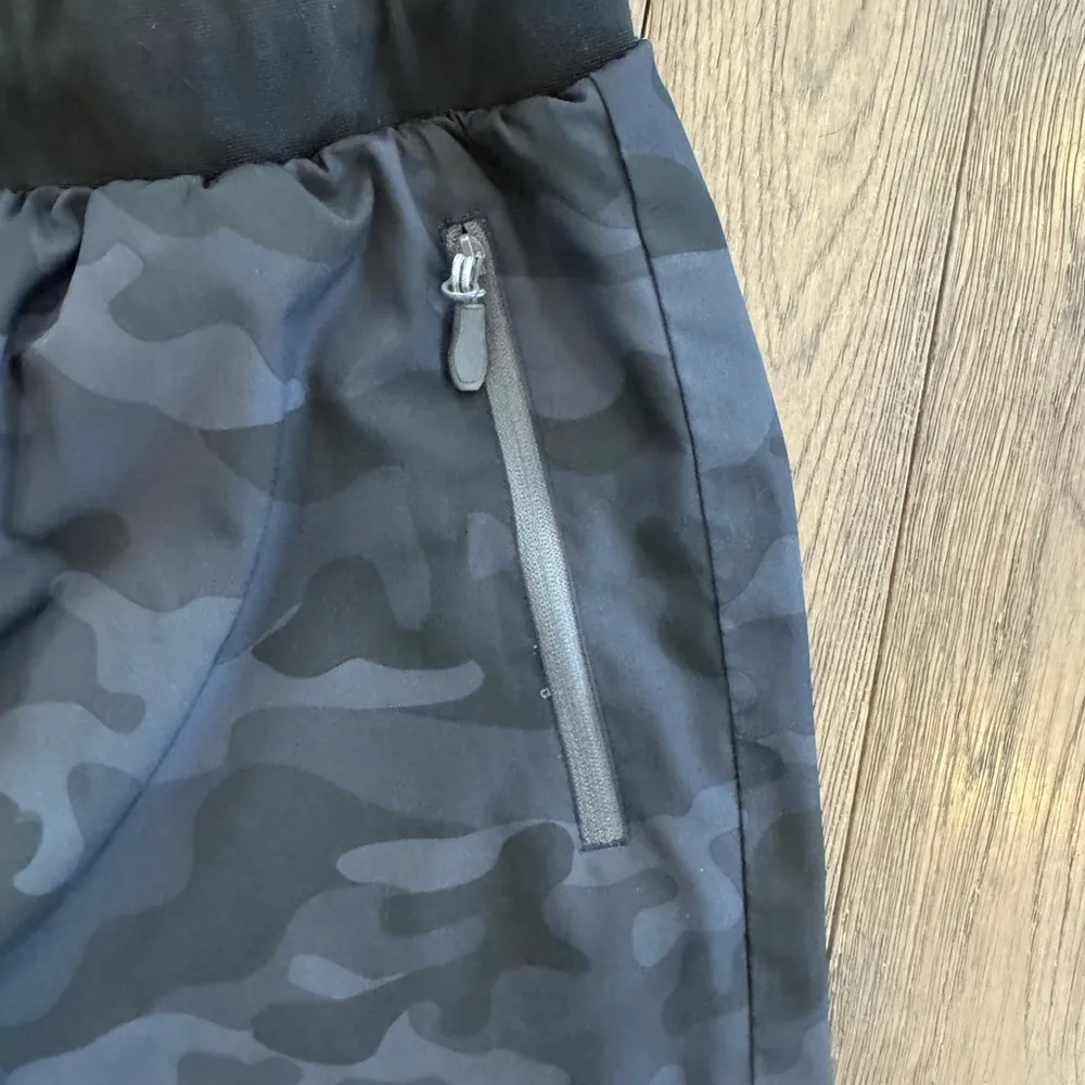 Womens Black Camouflage Cargo Pants Size L - Image 4