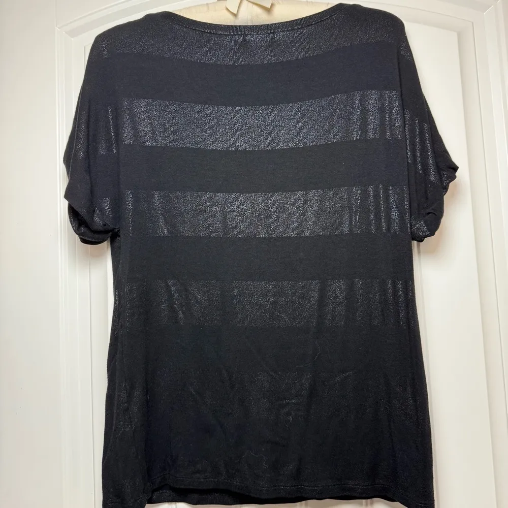 Kenneth Cole Reaction Two toned black shimmery top size small - Image 3