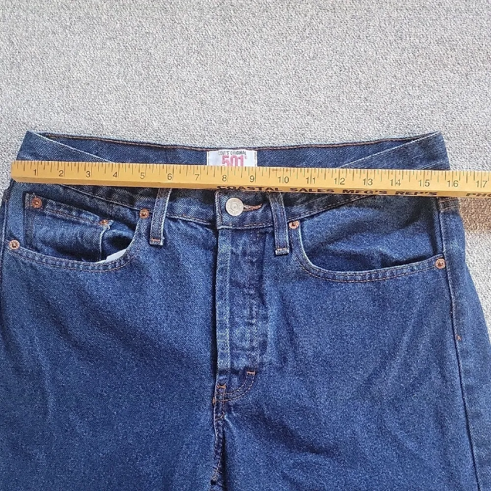 501 Levi's  Blue Straight Buttgn Jeans Classic Style Size 32 - Image 6