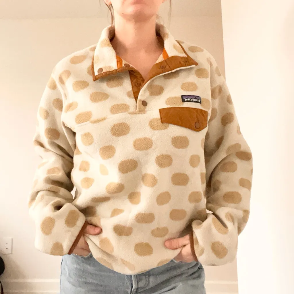 Patagonia Women's Beige and Brown Polka Dot Sweater - Image 2