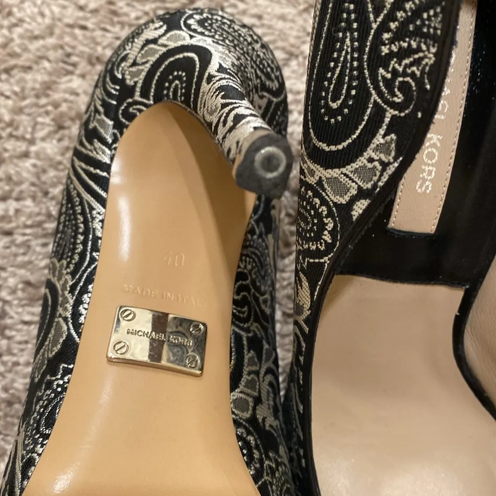 Michael Kors Collection Designer Paisley Shoes. Made in Italy. Size 40. - Image 4
