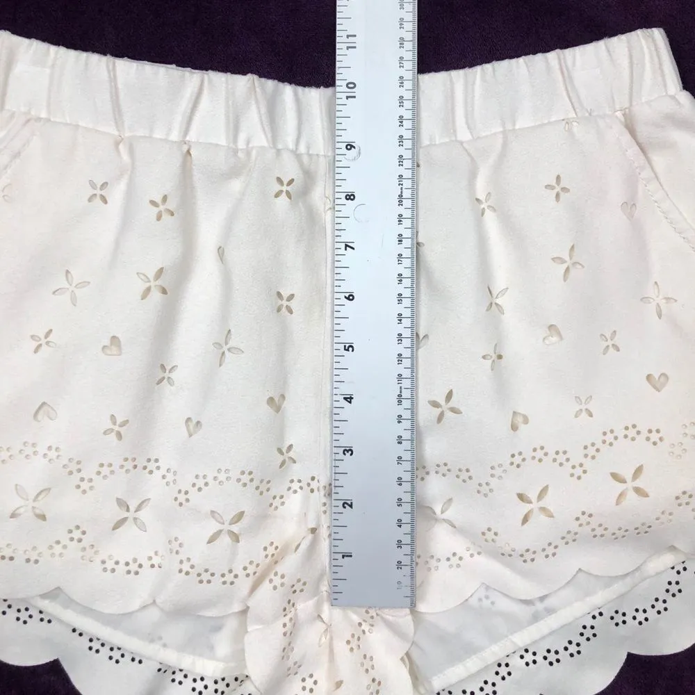 H&M Divided Cream White Laser Cut Shorts 8 - Image 3