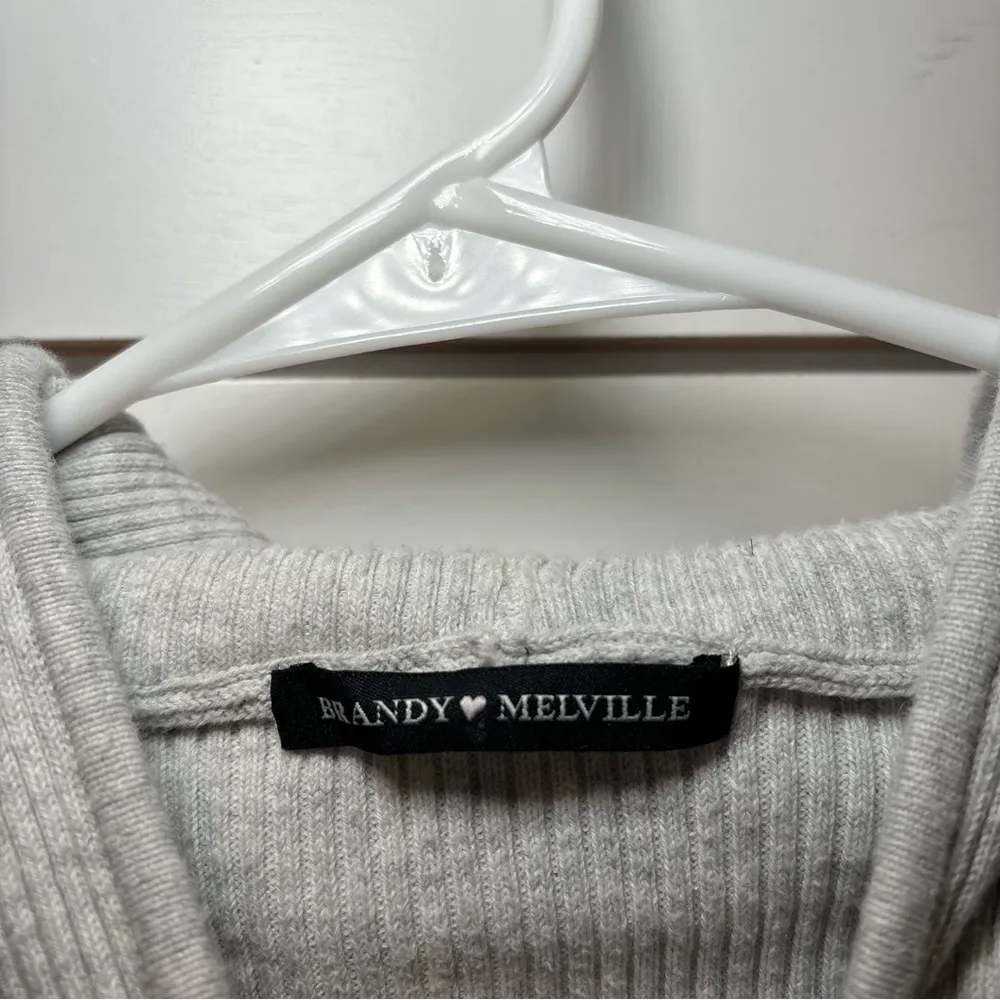 Brandy Melville Grey Ribbed Zip Up - Image 4