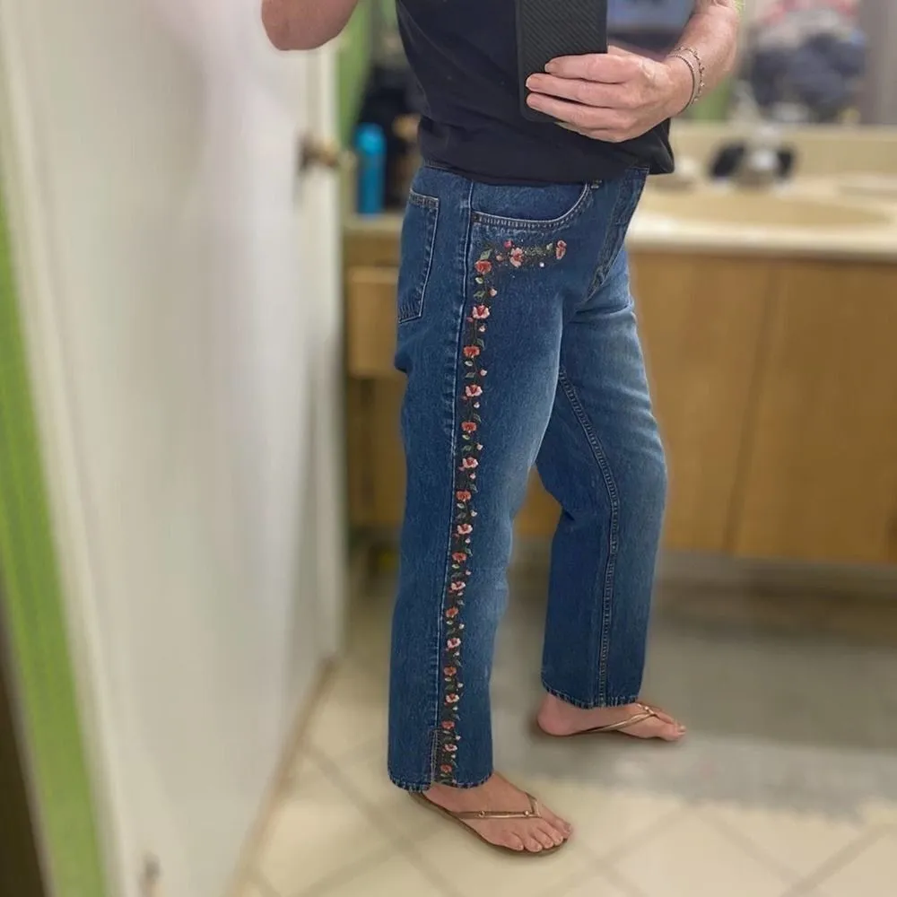 Vintage Bill Blass Flower Embroidered High Rise Blue Jeans Size 8 Petite - Image 10