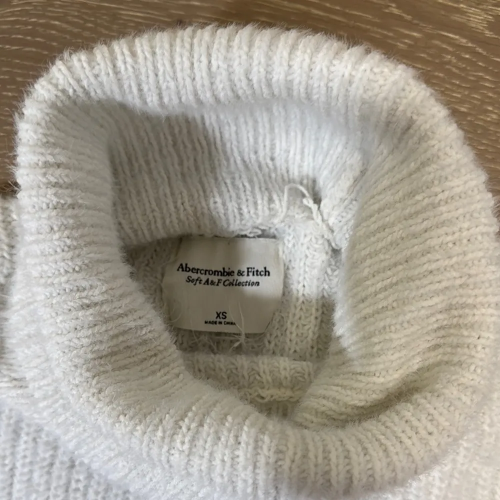 Abercrombie &Fitch Cozy Cream Turtleneck Sweater - Image 3