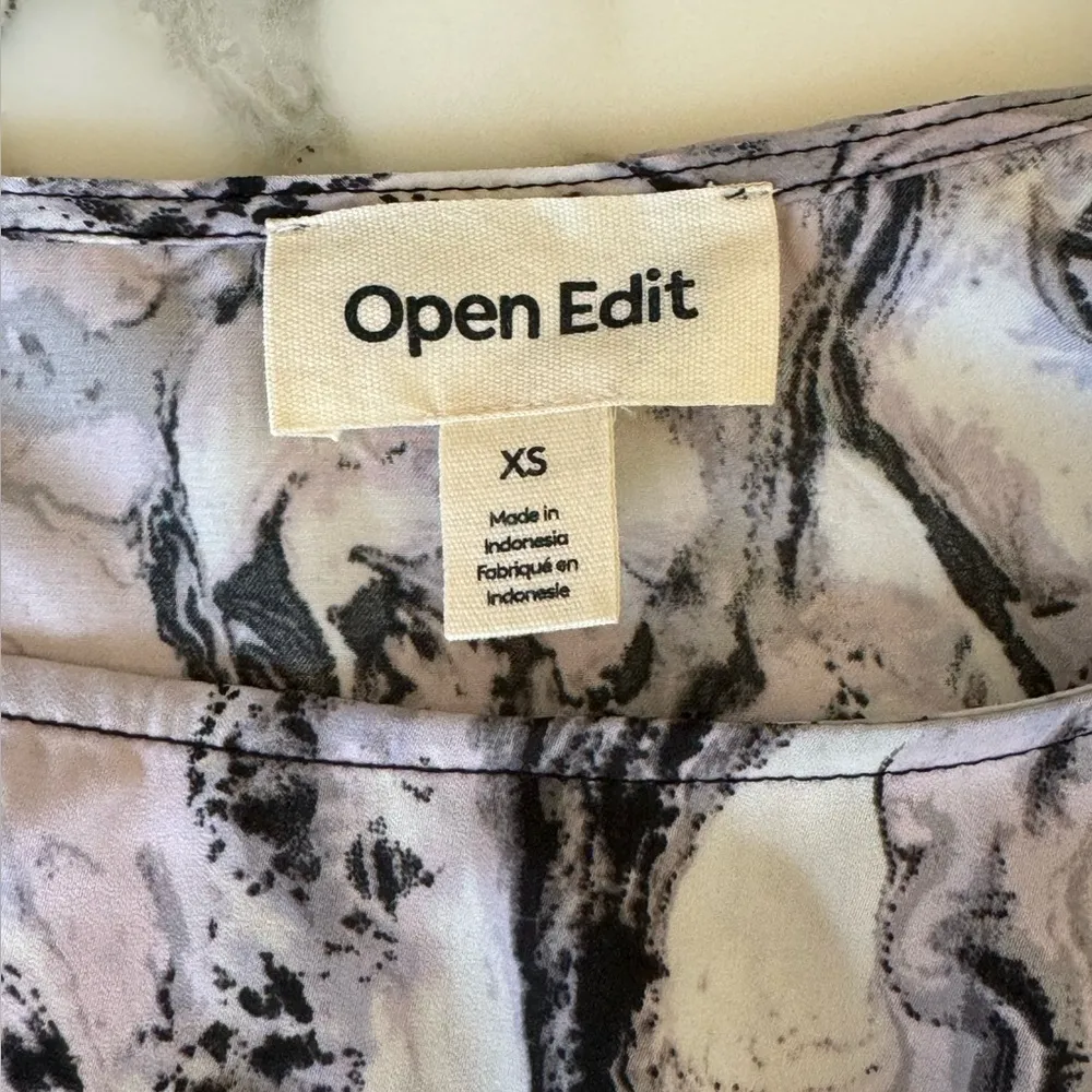 NWOT Open Edit Long Bell Sleeve Marble Asymmetrical Ruched Blouse Top XS Purple - Image 12