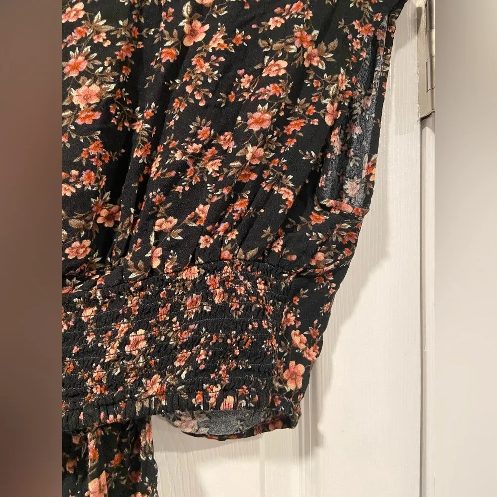 American Eagle Size S Black Floral Cap Sleeve Front Tie Smocked Waist Crop Top - Image 8