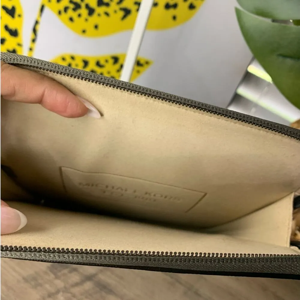 Michael Kors Silver Metallic Signature Jet Set Tablet Ipad Sleeve Case Protector - Image 5