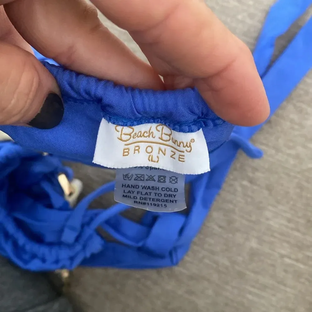 Beach bunny bronze leather and gold chain triangle top bikini size large blue - Image 6