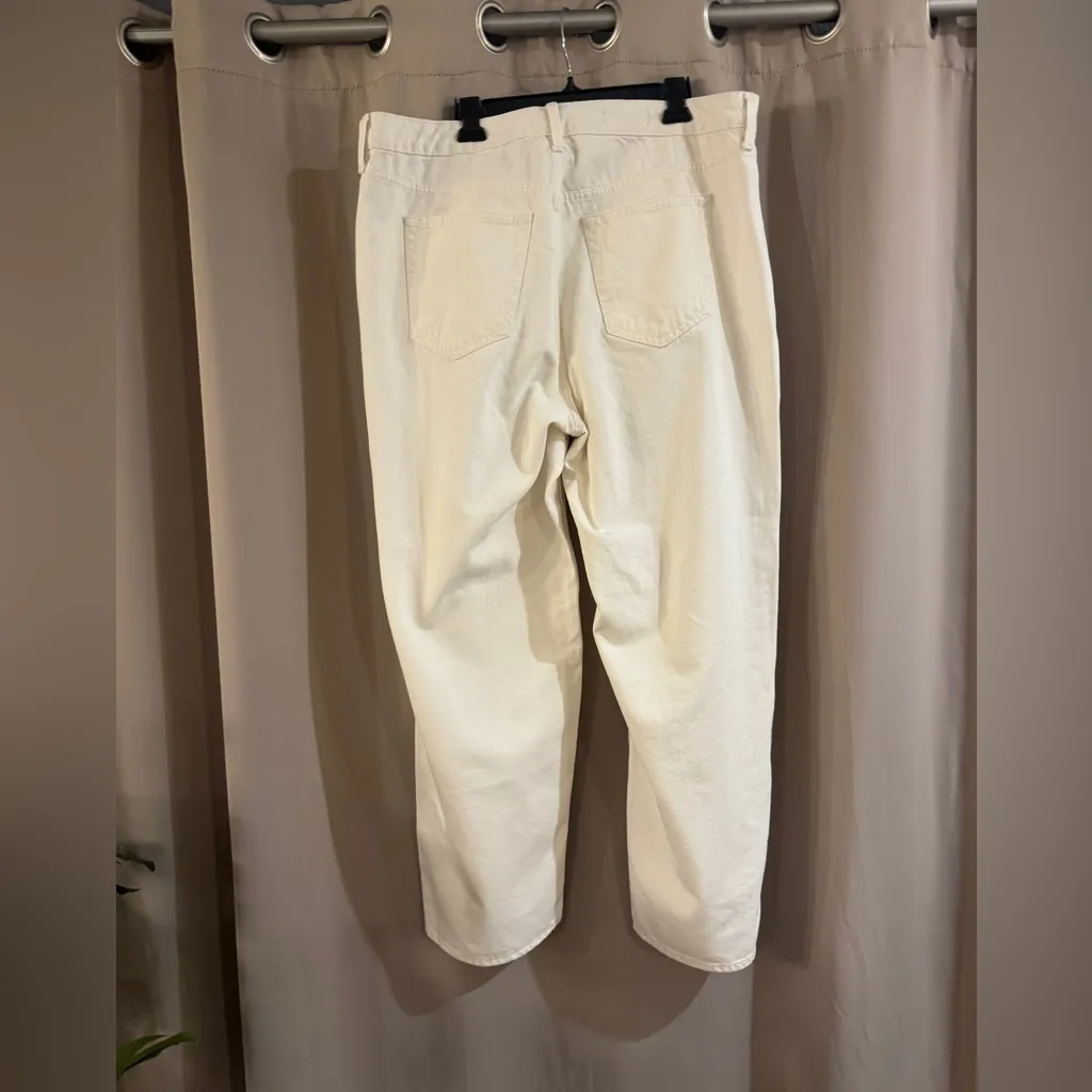 NWT Plus Size Universal Thread White Mid Rise Baggy Jeans - Image 2