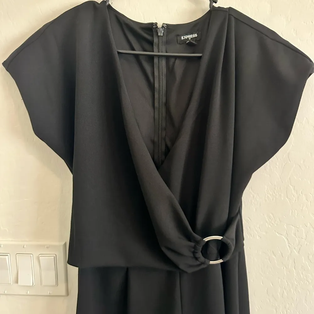 Express Elegant Black Garment - Image 3