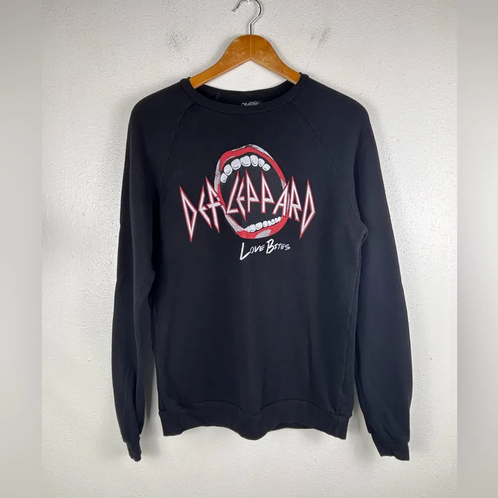 Lauren Moshi XS Noleta Love Bites Def Leppard Black Red Sweater Pullover Crew - Image 2