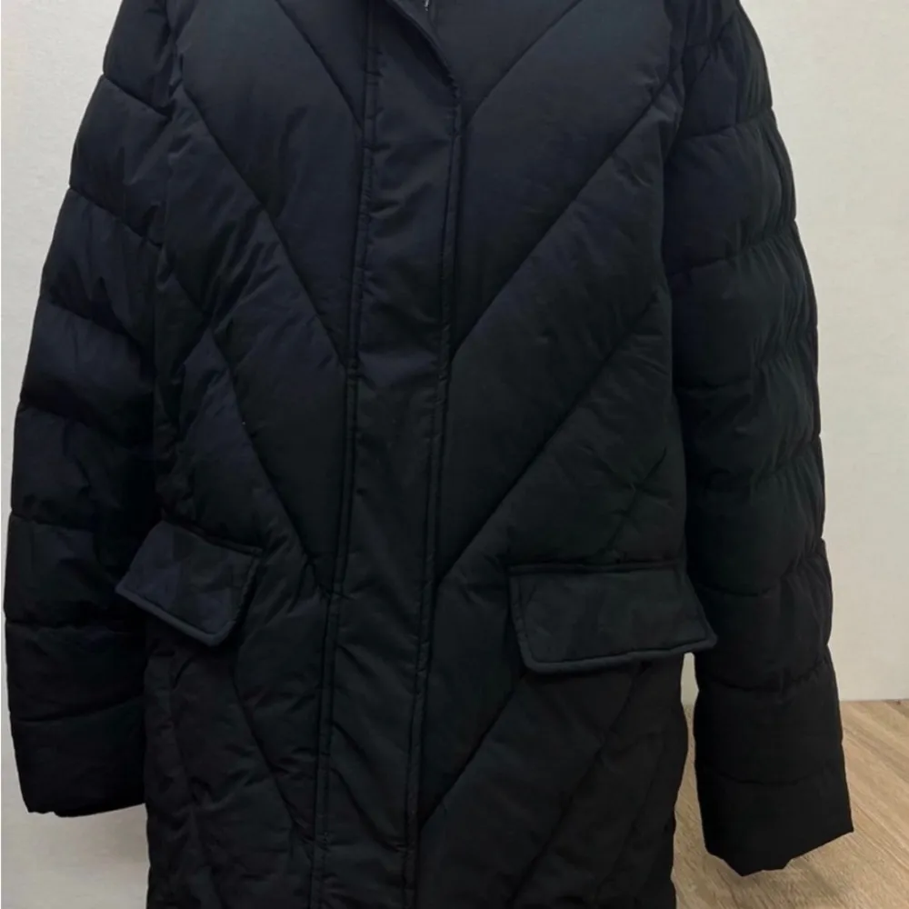 New without Tags Maurice’s Women’s Puffer Hooded Zip Up Jacket Large - Image 2