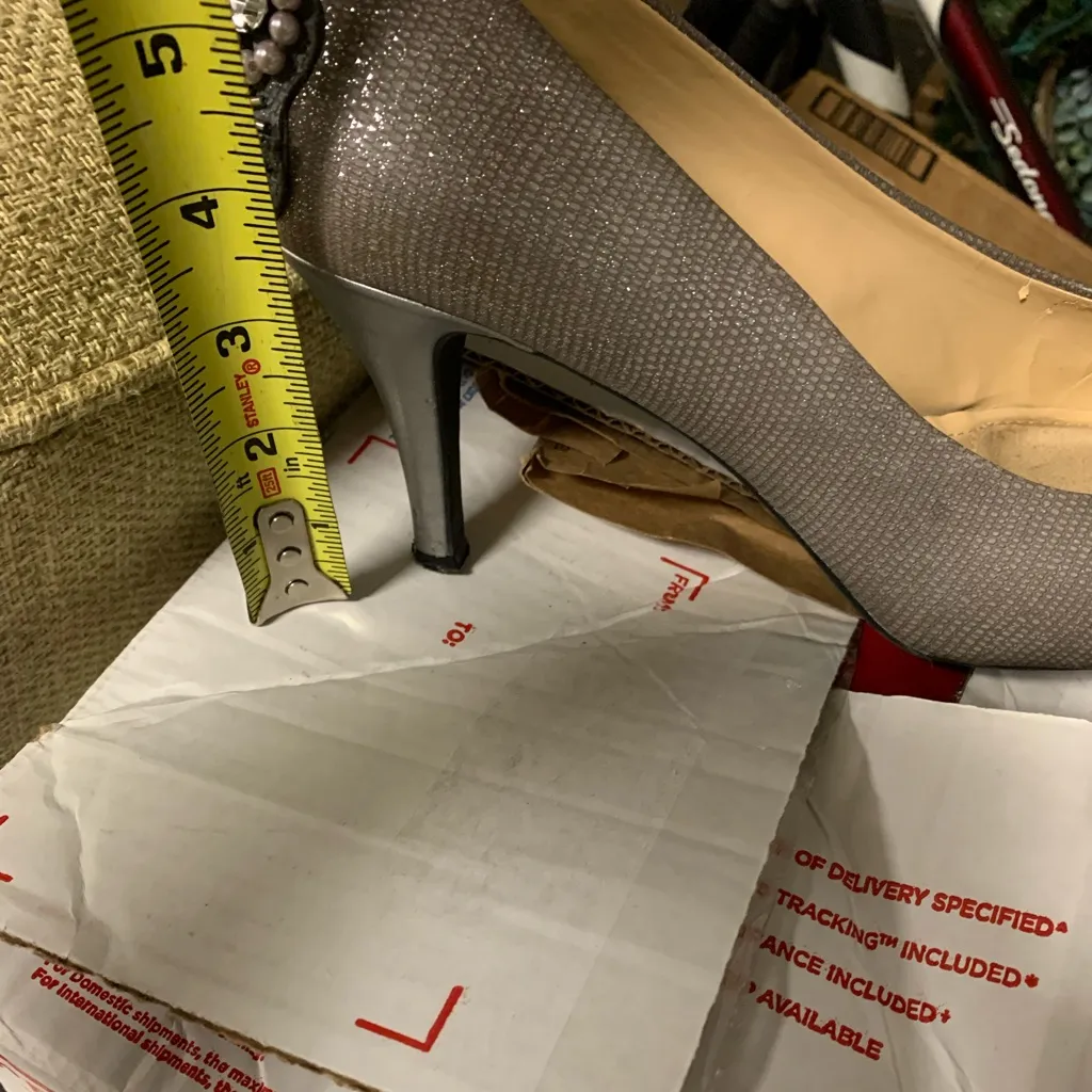 Womens sliver heel dress shoes size 11M - Image 6