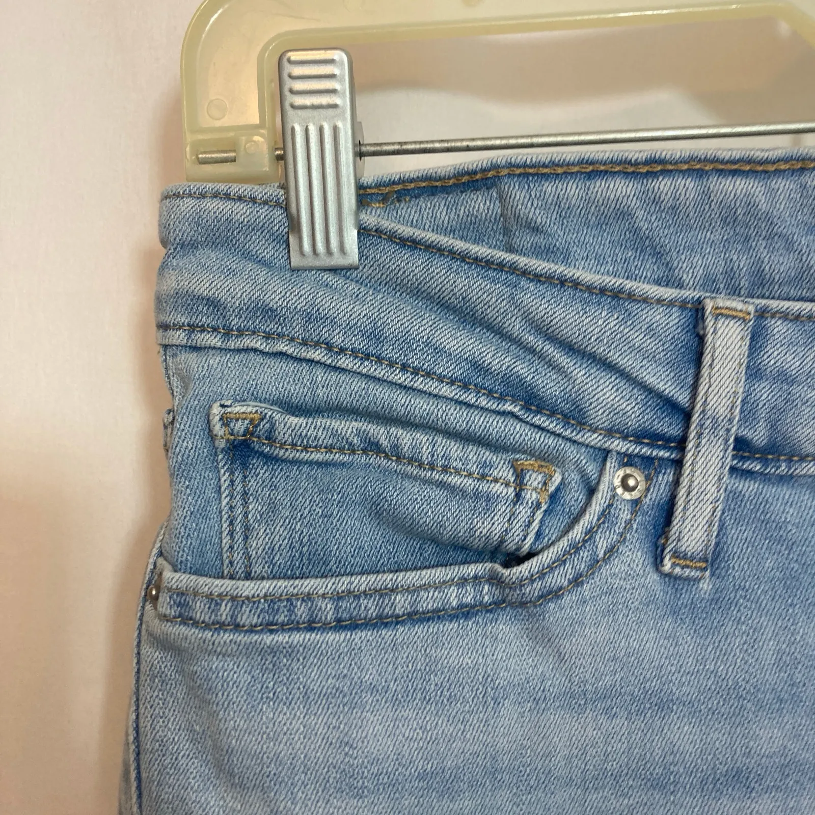 Levi’s 711 Skinny Leg Mid Rise Light Blue Denim Wash Jeans Pants - Image 4