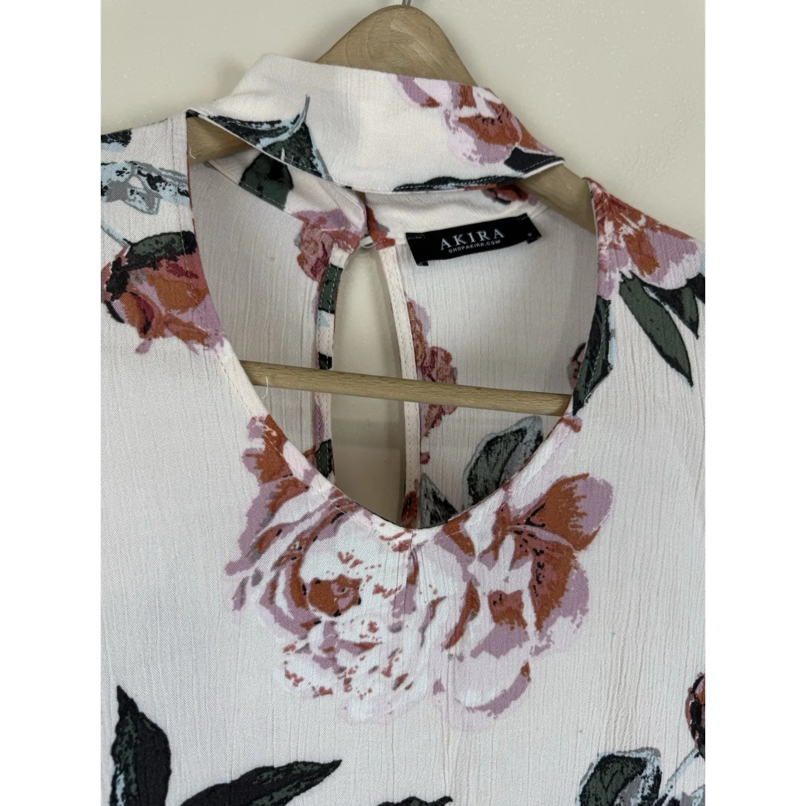 Akira Women’s Loose Chiffon Floral Blouse with V-Neck and Choker Detail Size S - Image 4