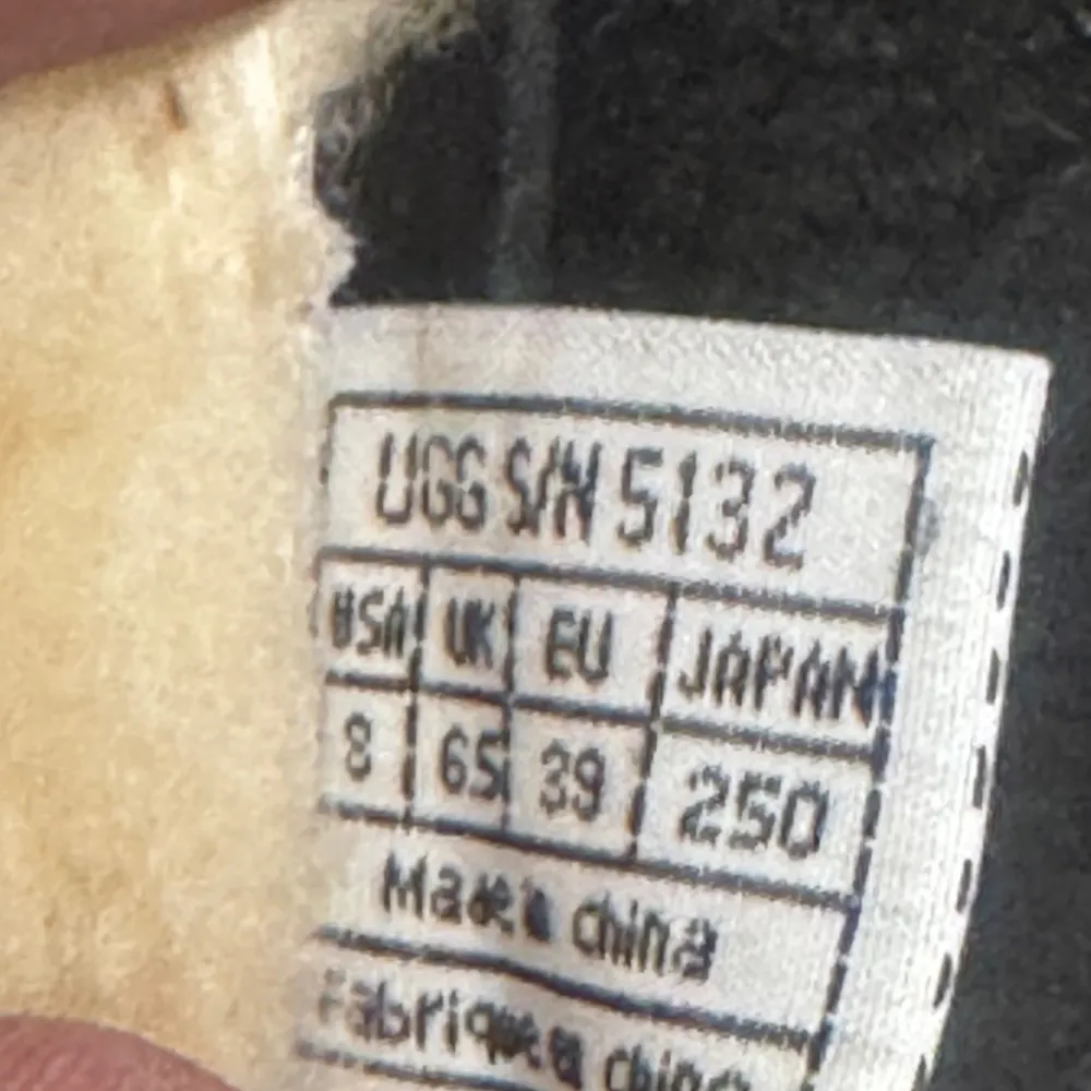 Leather UGG Boots Black with Sheep Skin Sherp Size 8 - Image 9