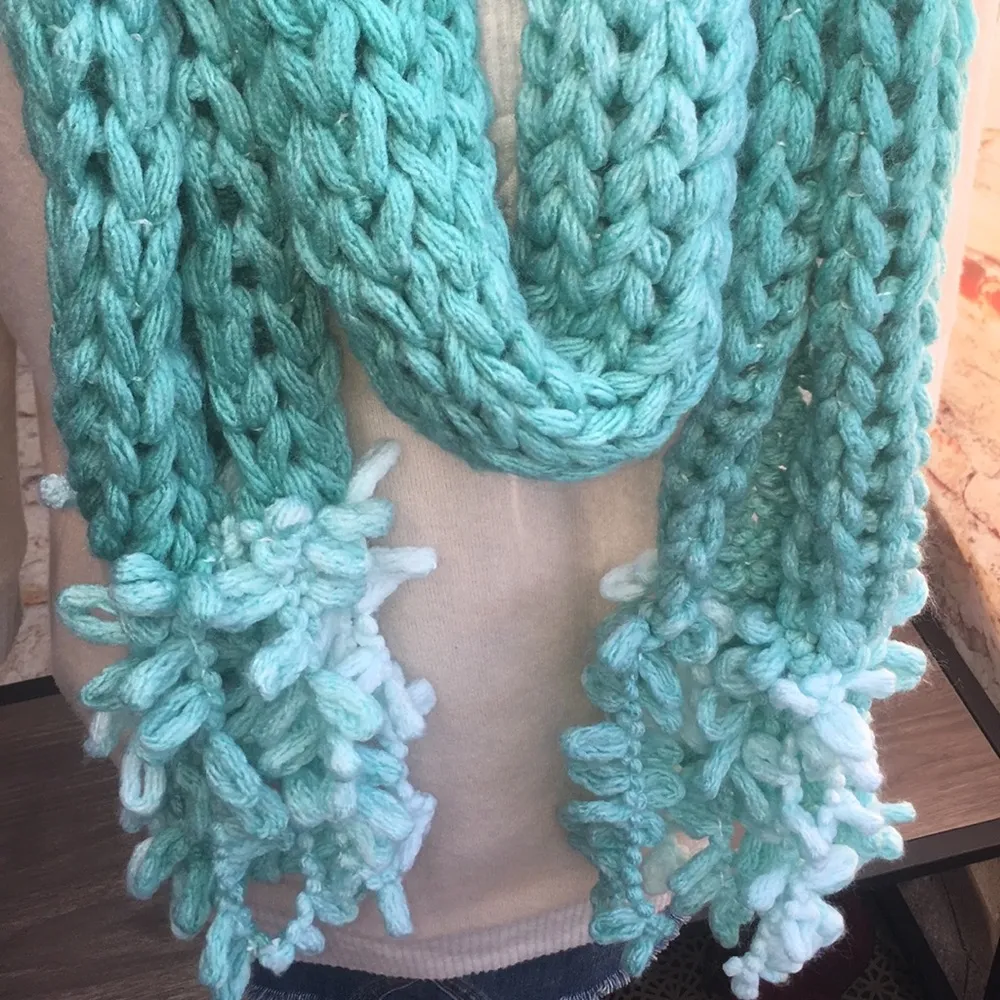 New Handcrafted Chunky Knit Ombré Scarf and Beanie Winter Accessory Set - Image 2