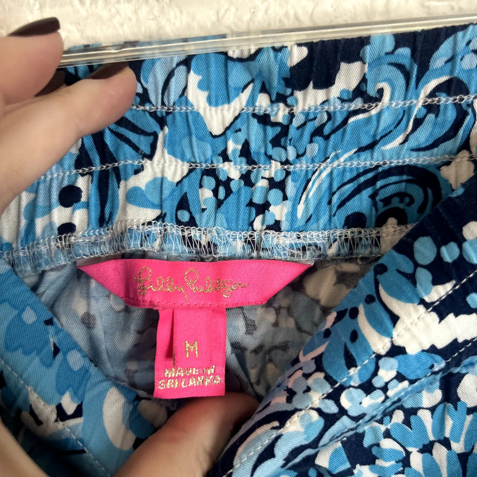 Lilly Pultizer Etta V Neck Top and Rici Stretch Jogger Pant Medium Jet Stream - Image 7