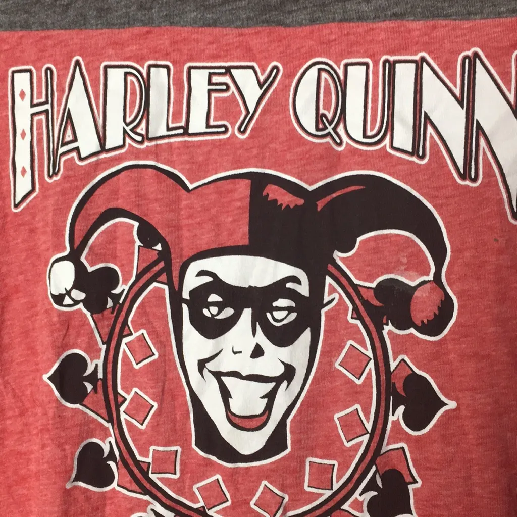 FINAL MARKDOWN Juniors’ DC Comics Harley Quinn LS Tee (XS) - Image 3