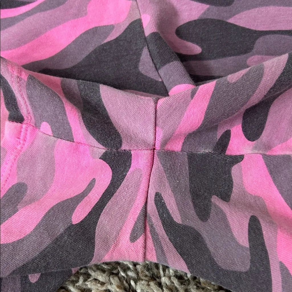 Pink Victoria's Secret Y2K Pink Camouflage Shorts Sz XS - Image 3