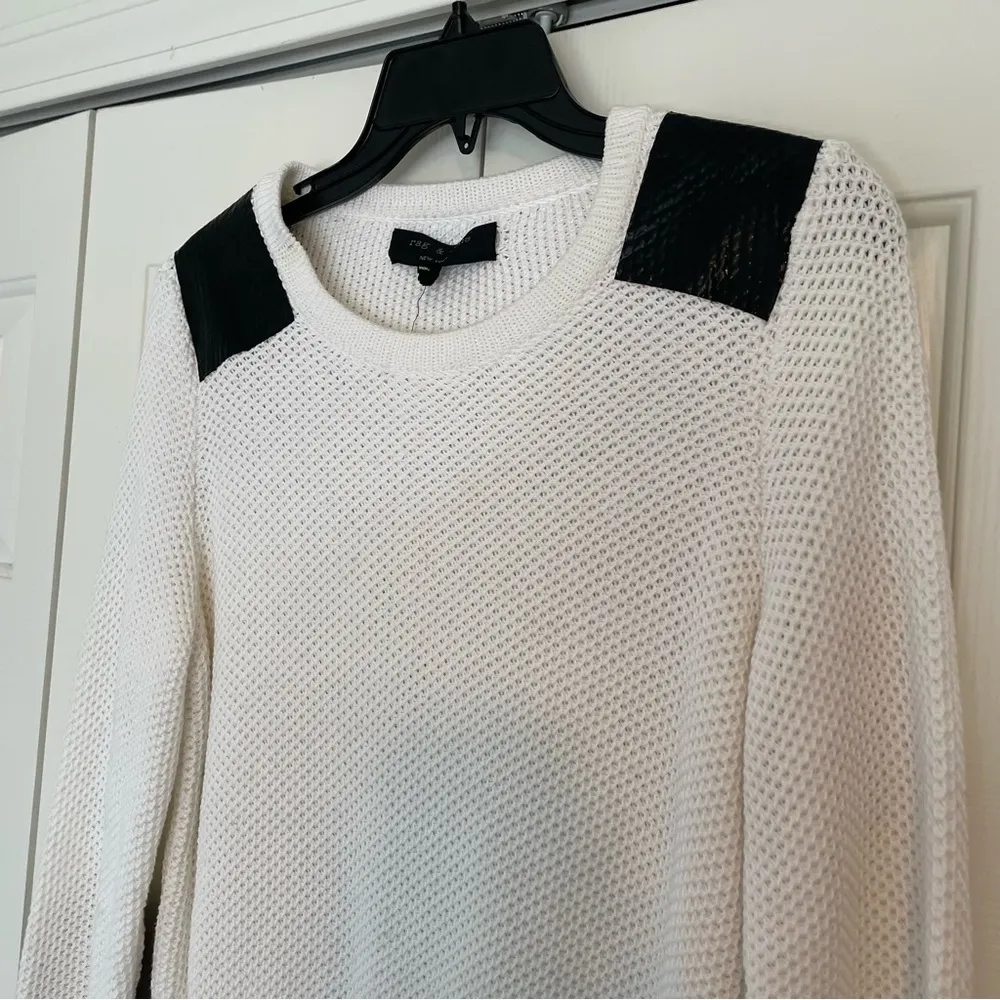 Rag & bone White Knit Crewneck Sweater Black Patent Patchwork Sz Large - Image 3