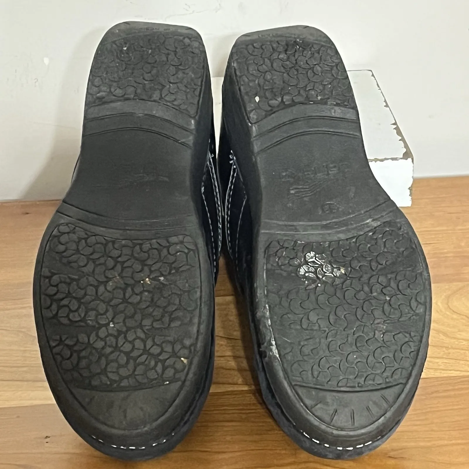 Dansko Womens XP 2.0 Slip On Black Leather Clogs Shoes US Size 8.5 Euro Size 39 - Image 6