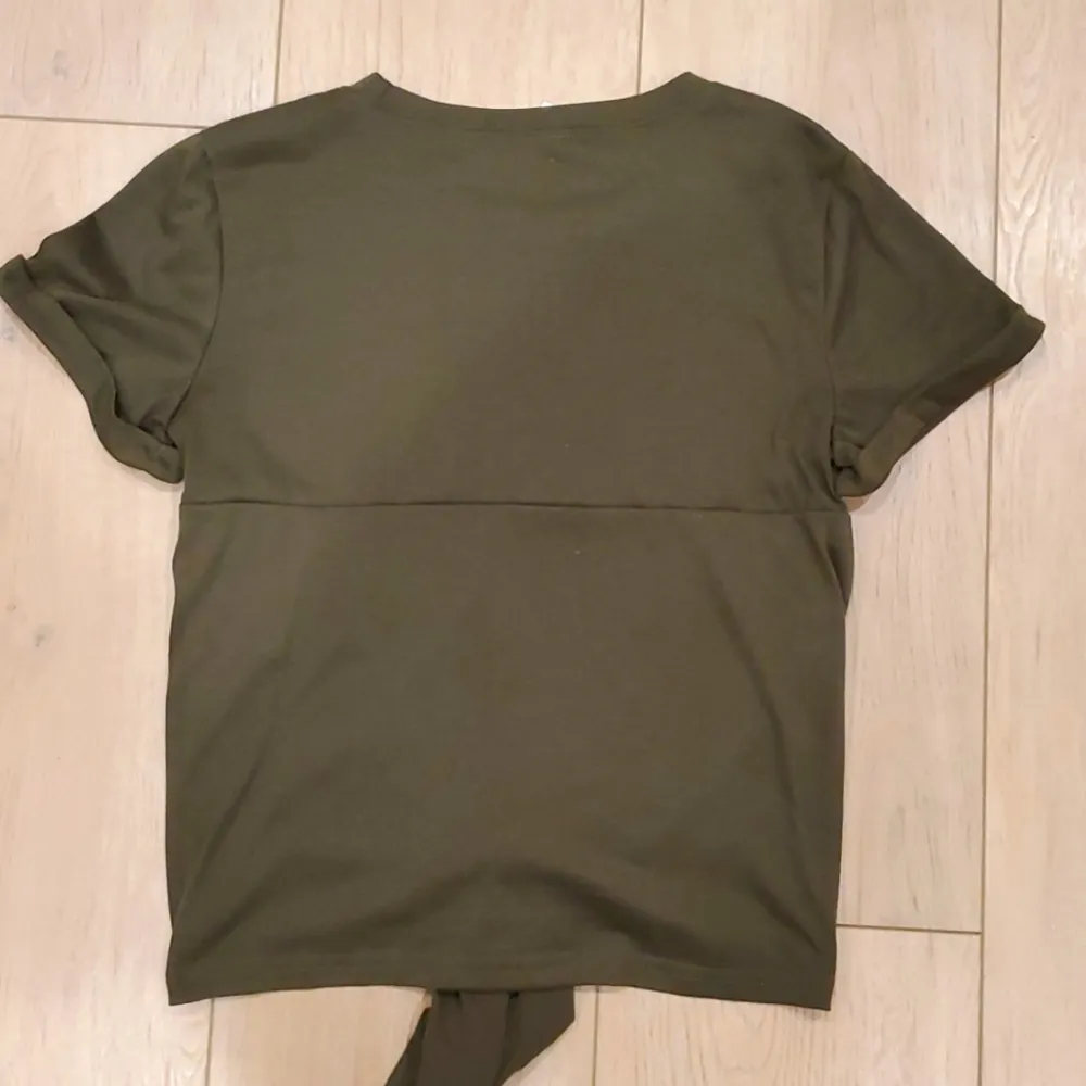 NWOT! Front Knot Khaki T - Image 2