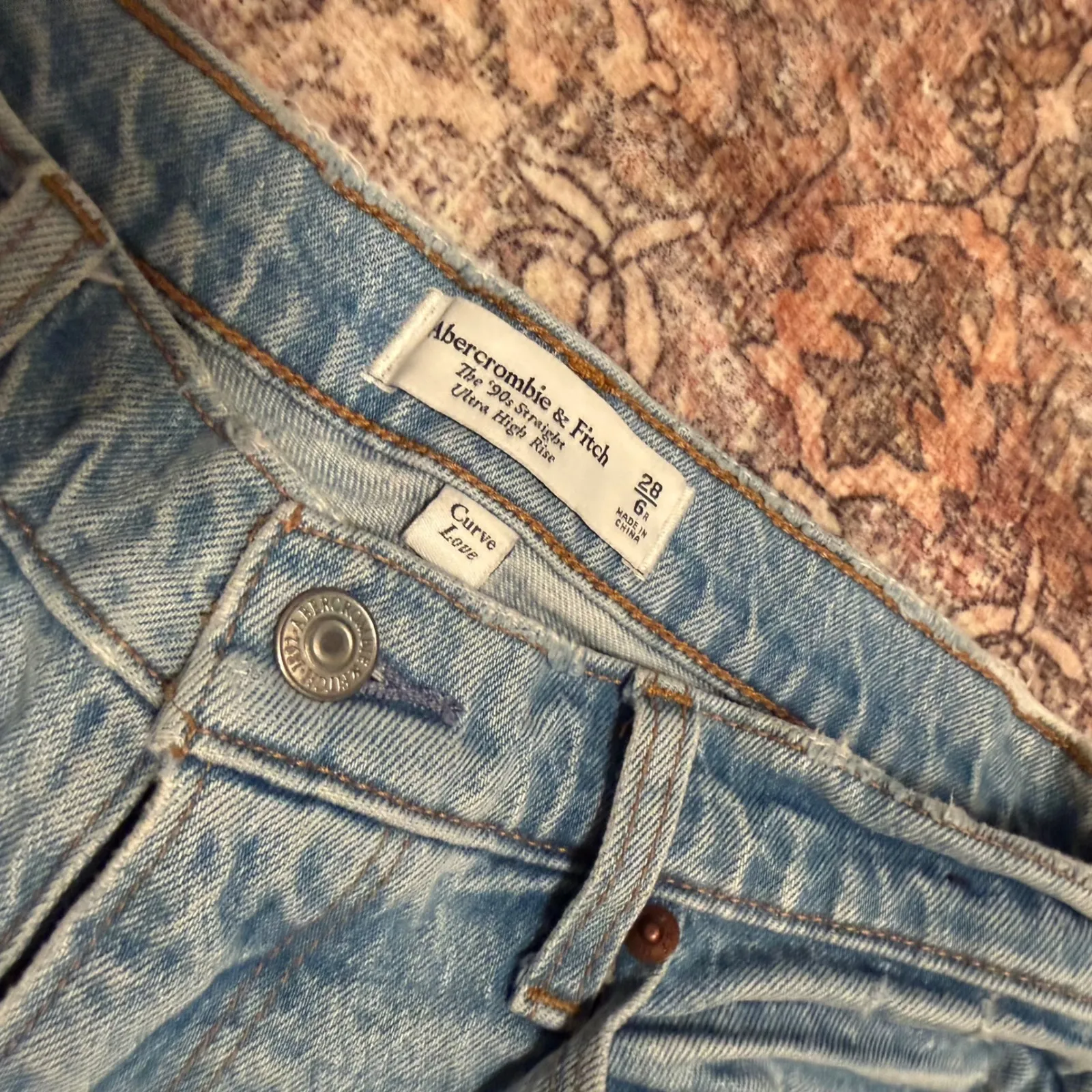 Abercrombie Fitch The 90s Straight Ultra High Rise Jeans Curve Love Size 28 / 6 - Image 4