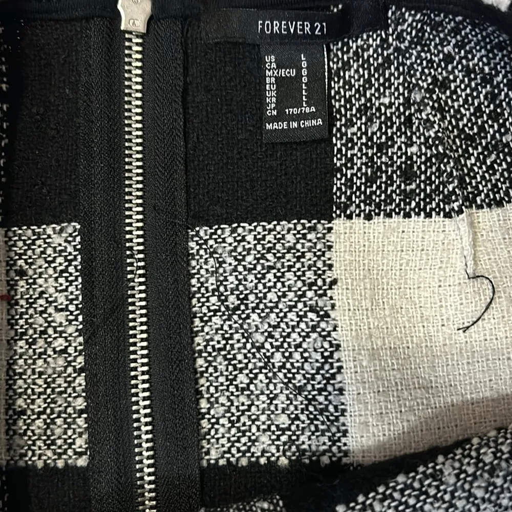 Forever 21 skirt in size L - Image 4