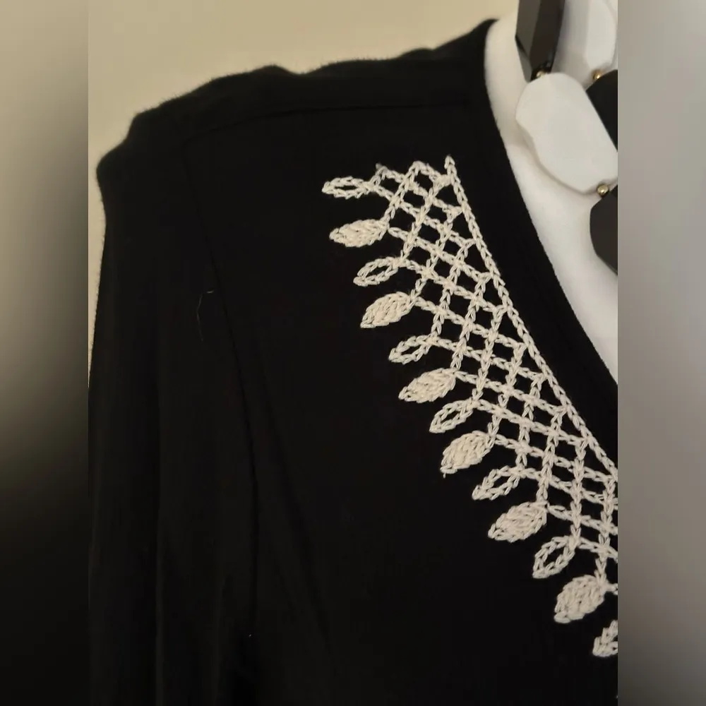 Karen Kane V Neck Black & White Thread Long Sleeve Comfortable Blouse Sz M - Image 4