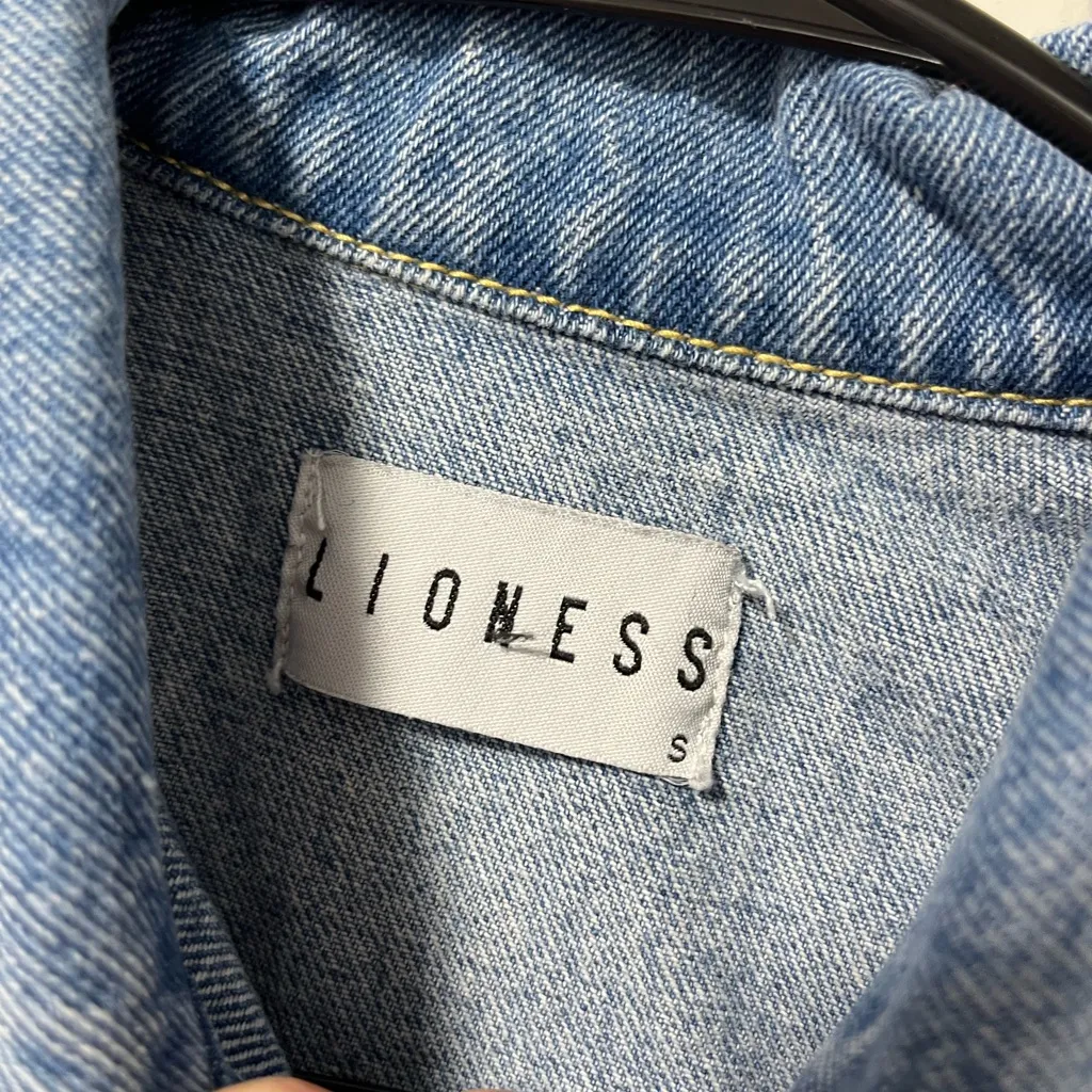 LIONESS  U know What Denim Jean button down romper size small - Image 4