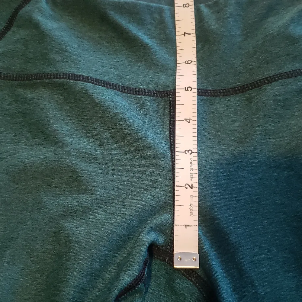 Z by Zella green leggings w mesh chevron - Image 4