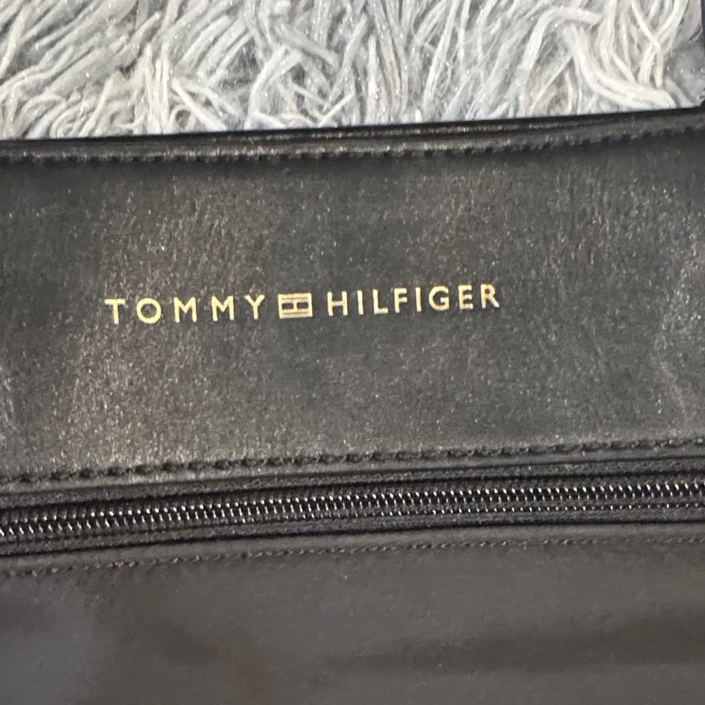 Tommy Hilfiger Elegant Black Tote - Image 2
