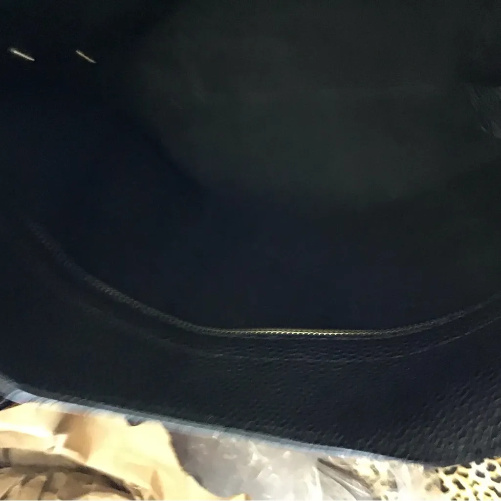 BCBG PARIS TOTE BAG WITH A CROSS BODY. Black - Image 7