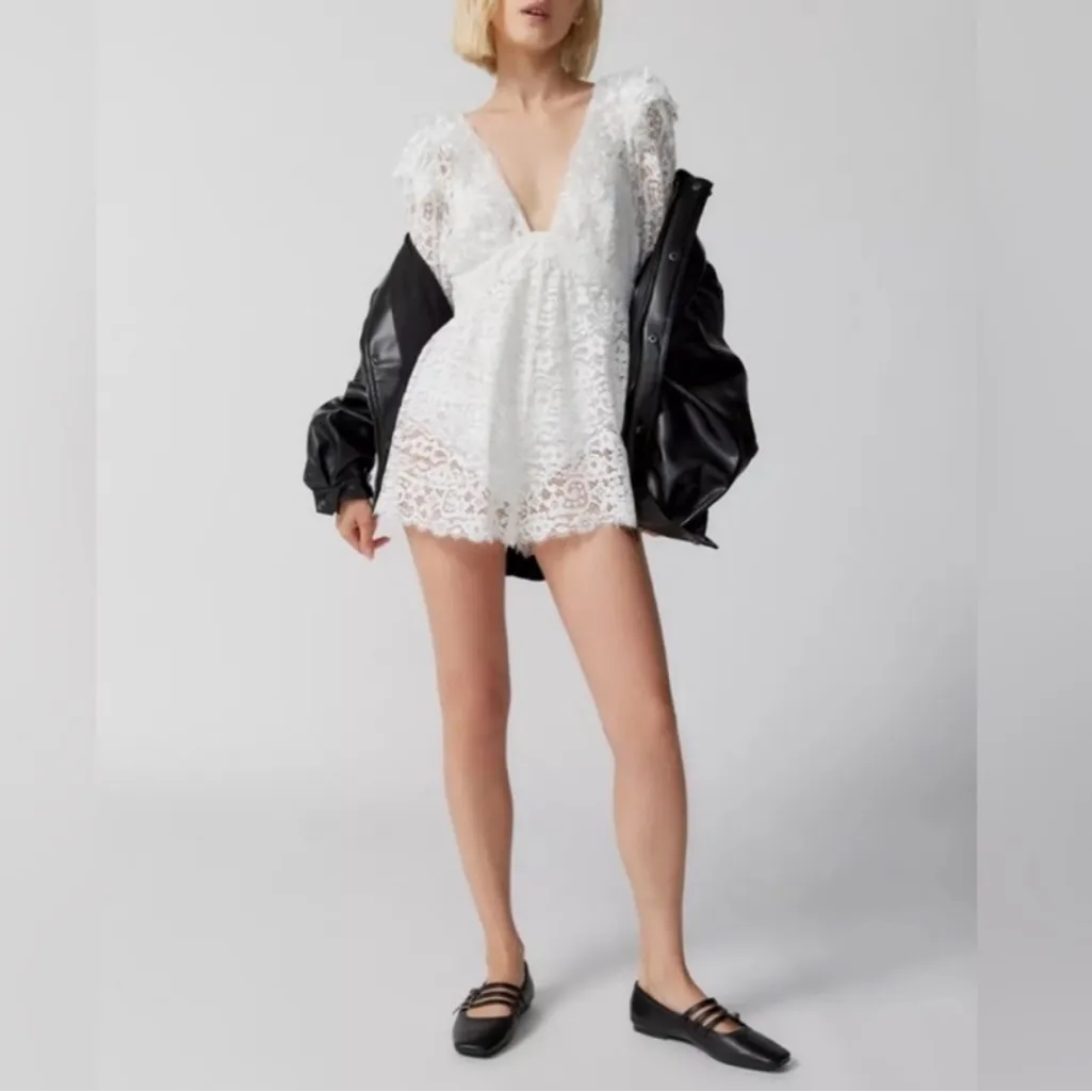 For Love & Lemons Women’s Santo White Lace Puff Sleeve Sheer Shorts Romper M - Image 11