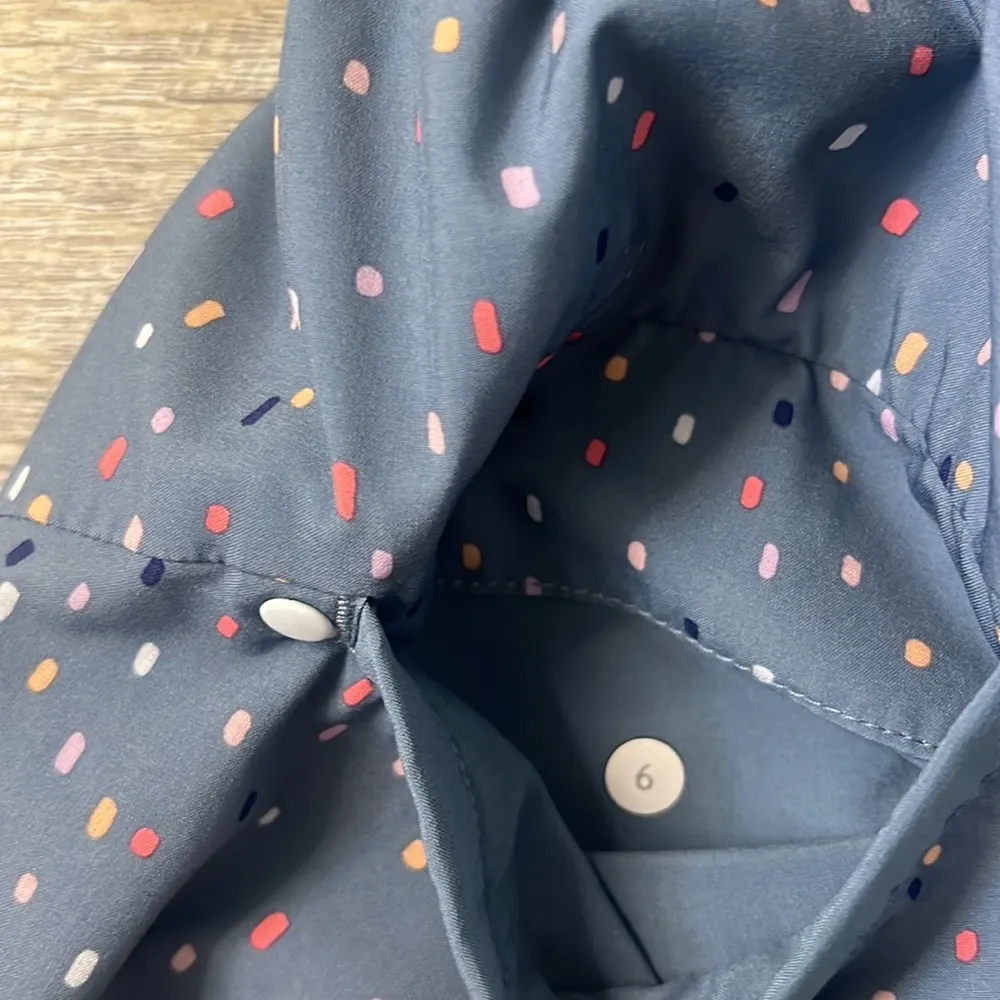 Lululemon Athletica Blue Confetti Print Running Cuffed Tie Waist Shorts Size 6 - Image 3