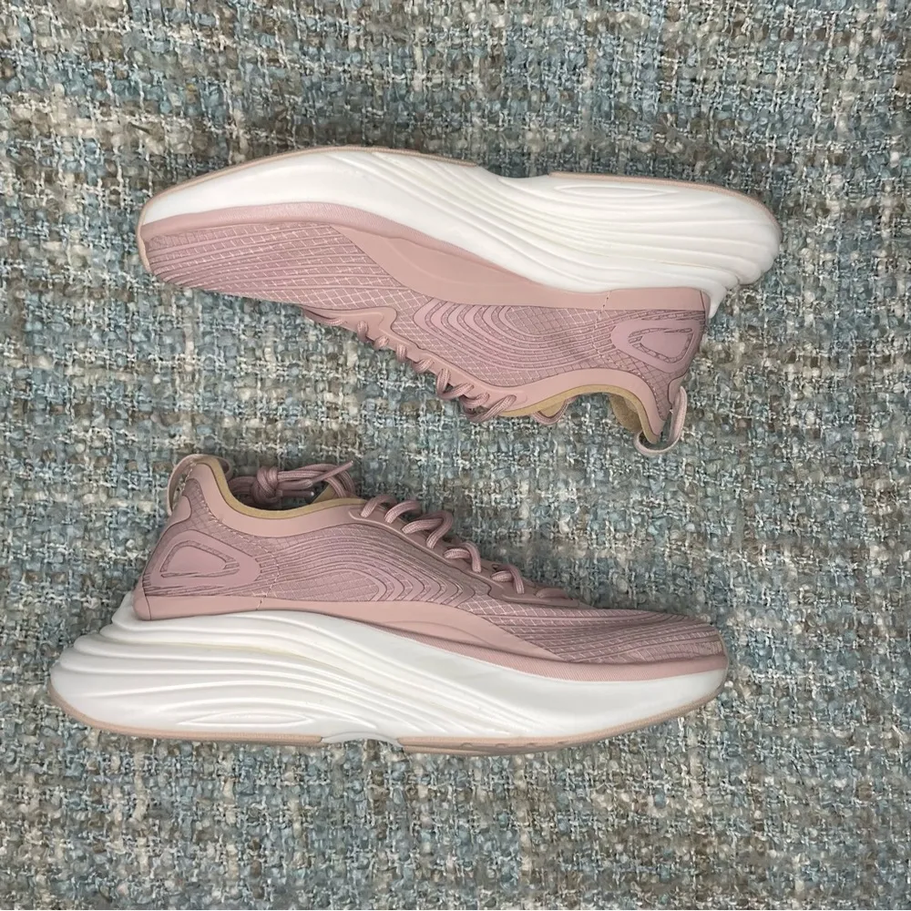 APL: Athletic Propulsion Labs Streamline Sneakers in Rose Dust/Champagne/White - Image 7