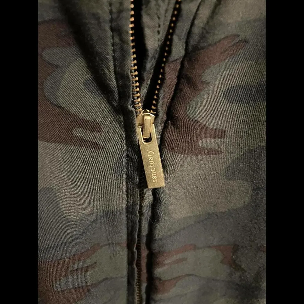Anthropology  Sanctuary Camo Bomber Jacket size Small - Image 3