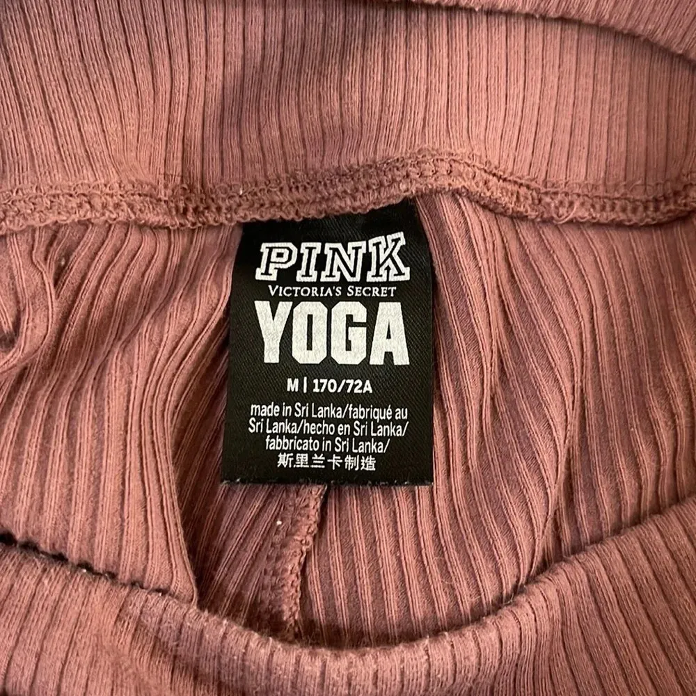 Victoria’s Secret PINK blush colored ribbed yoga leggings M - Image 4